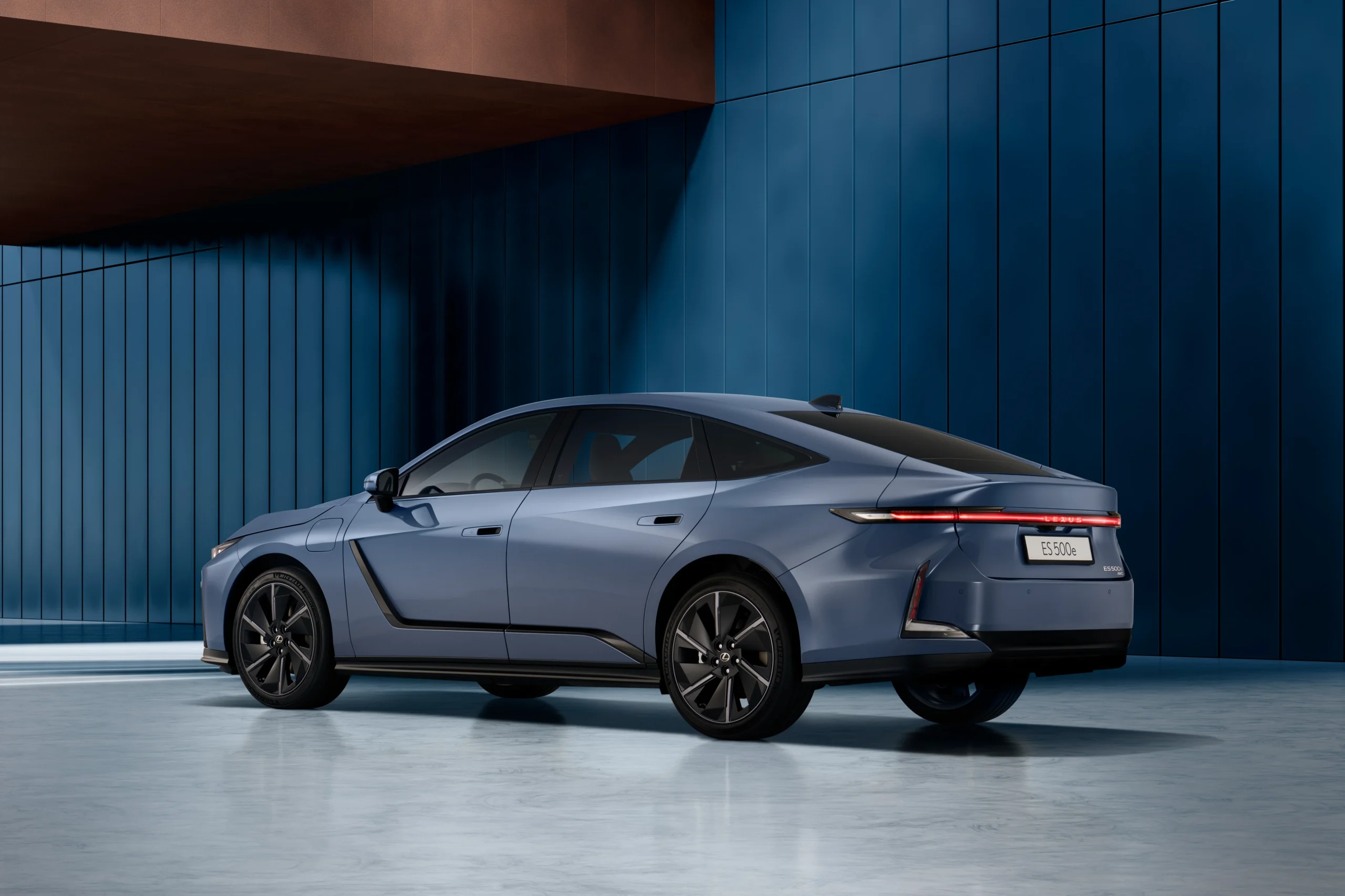2026 Lexus ES 500e Elektrische Sedan Achteraanzicht