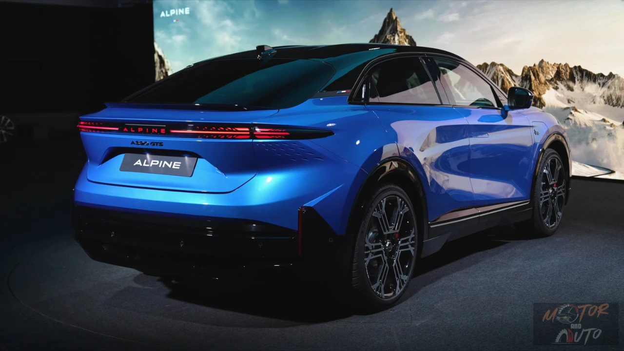 Alpine A390 GTS achter driekwart aanzicht met LED lichtbalk en performance styling details