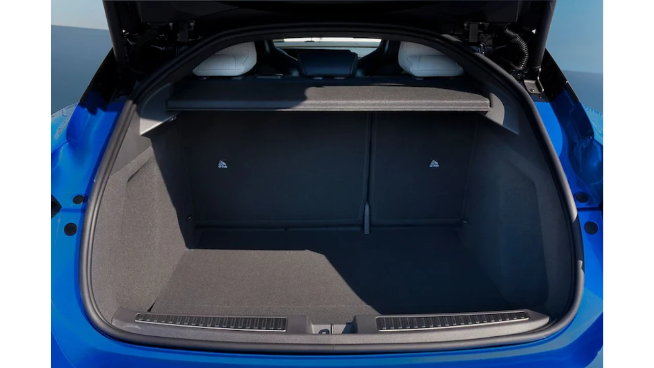 Alpine A390 bagageruimte met 532 liter kofferruimte en optionele dubbele vloerconfiguratie