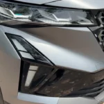 Close-up van 2025 Renault Austral voorbumper met luchtinlaten, grille details en moderne ontwerpelementen