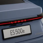 Lexus ES 500e Achter Badge en LED Lichtbalk