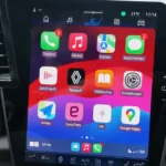Het OpenR Link systeem van de 2025 Renault Austral toont de apps interface met Google Play Store integratie, inclusief navigatie, muziek en communicatie apps.