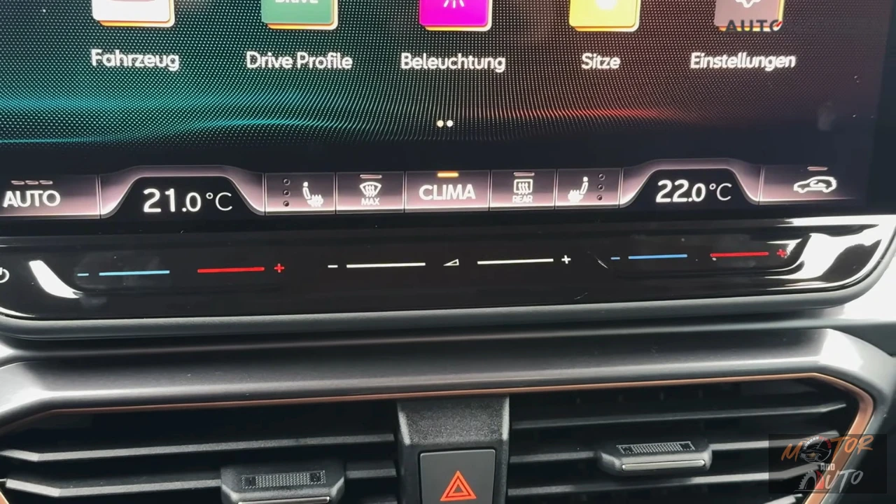Klimaatregeling paneel met verlichte schuifregelaars en temperatuurregeling
