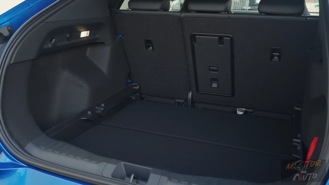 Ruime kofferbak van de 2025 Ford Capri met 572 liter laadruimte (627L voor Style-uitvoering)