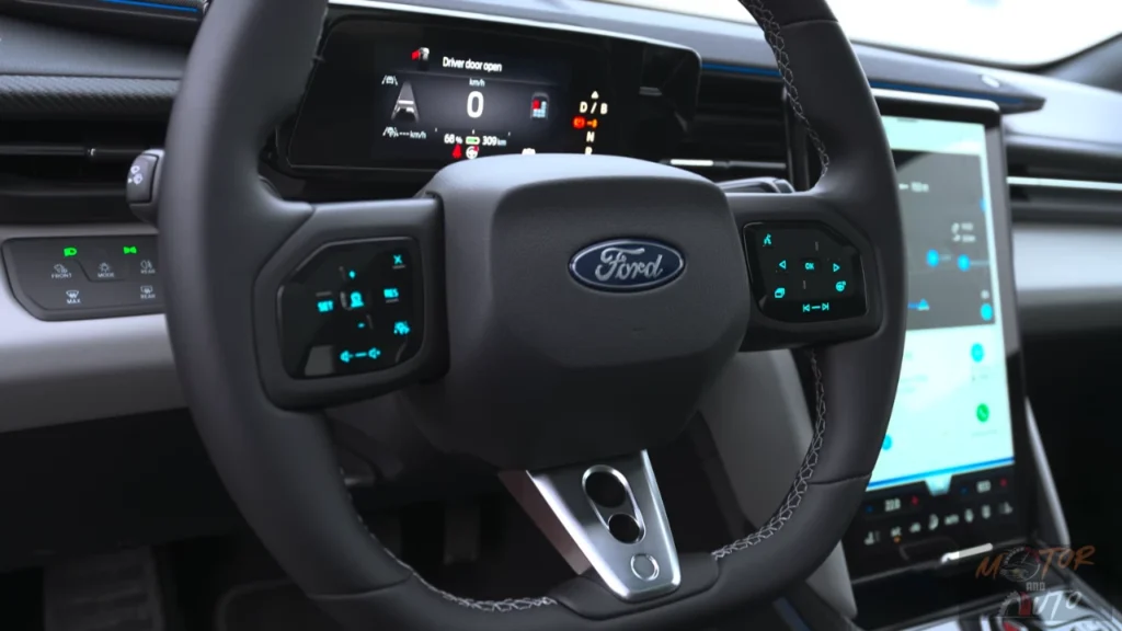 Stuurwiel van de 2025 Ford Capri met haptische touch bediening en digitaal instrumentendisplay