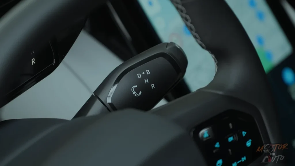 Elektronische versnellingsselector van de 2025 Ford Capri met D, N, R en B rijmodi