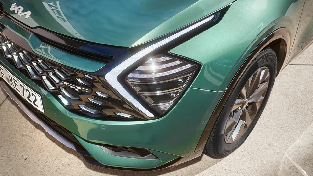 2025 Kia Sportage Hybrid LED Koplamp en Grille Detail