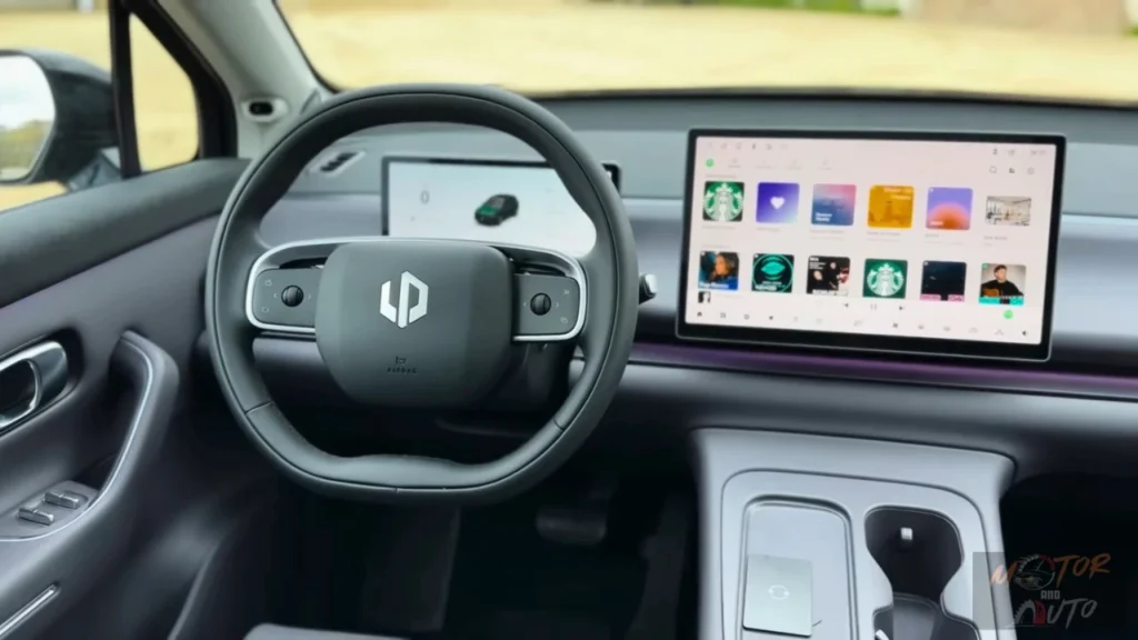 Close-up van 2025 Leapmotor C10 REEV infotainment touchscreen met app store interface met meerdere applicatie-iconen en modern gebruikersinterface ontwerp.