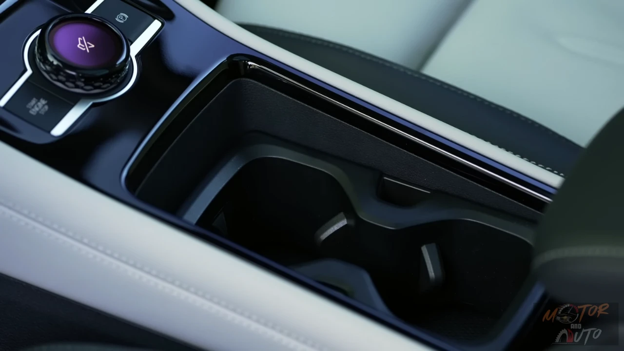 Close-up van 2025 Volkswagen Tayron bekerhouders met flexibel ontwerp en opbergoplossingen