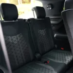 Derde zitrij gebied van 2025 Volkswagen Tayron zevenzitter configuratie met compacte maar functionele stoelen