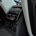 Achterbank klimaatcontrolepaneel van 2026 Audi A6 met temperatuurcontroles, ventilator-instellingen en aanpassingsopties voor passagierscomfort