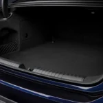 De 2026 Audi A6 sedan biedt 450 liter kofferruimte (490L zonder mild hybrid systeem) met een goed georganiseerde indeling en premium bagageruimte-afwerking.