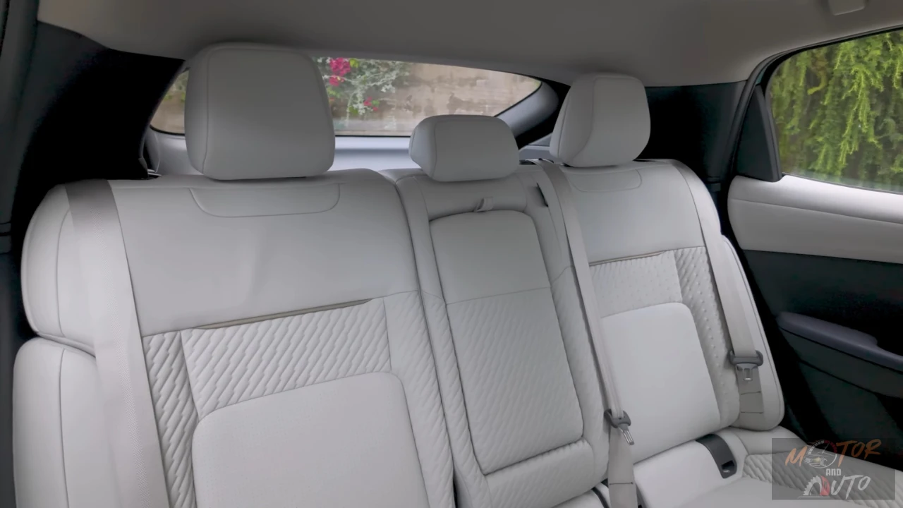 2026 Nissan Leaf Achterpassagiersstoelen met Premium Materialen