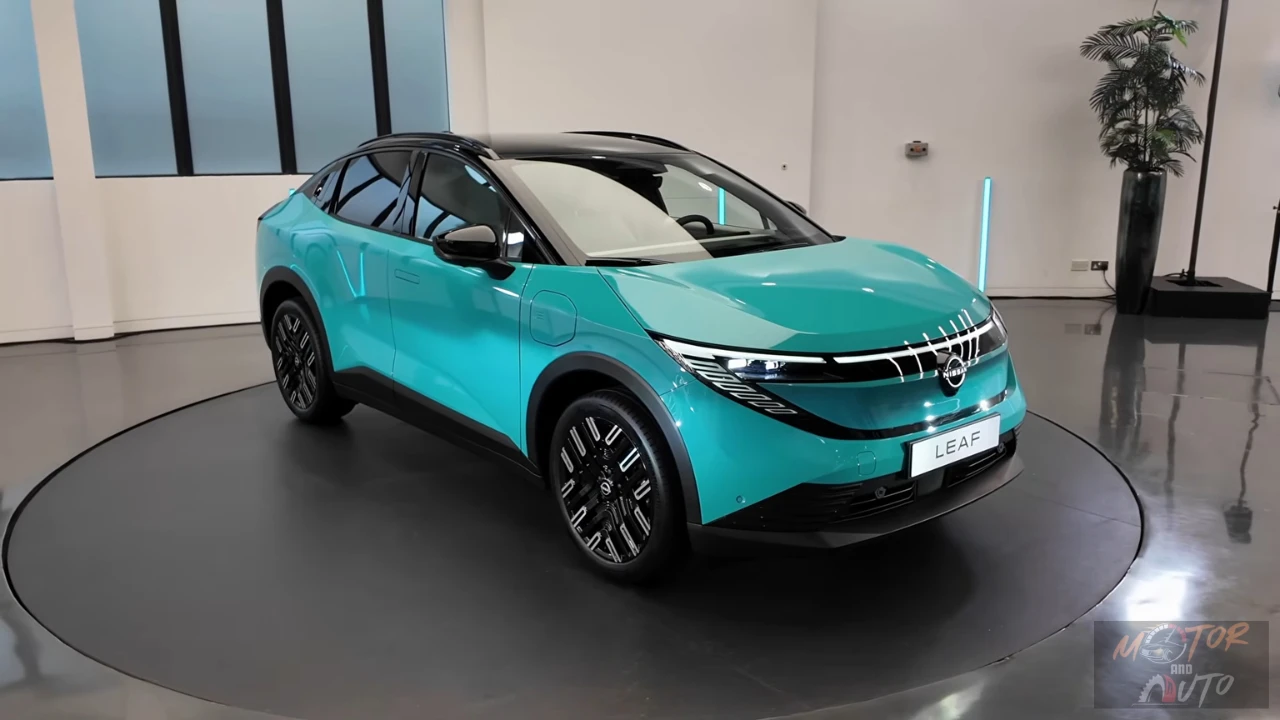 2026 Nissan Leaf Compleet Voertuig Display in Moderne Showroom Setting