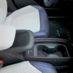 2026 Nissan Leaf Middenconsole met Opbergruimte en Bekerhouders