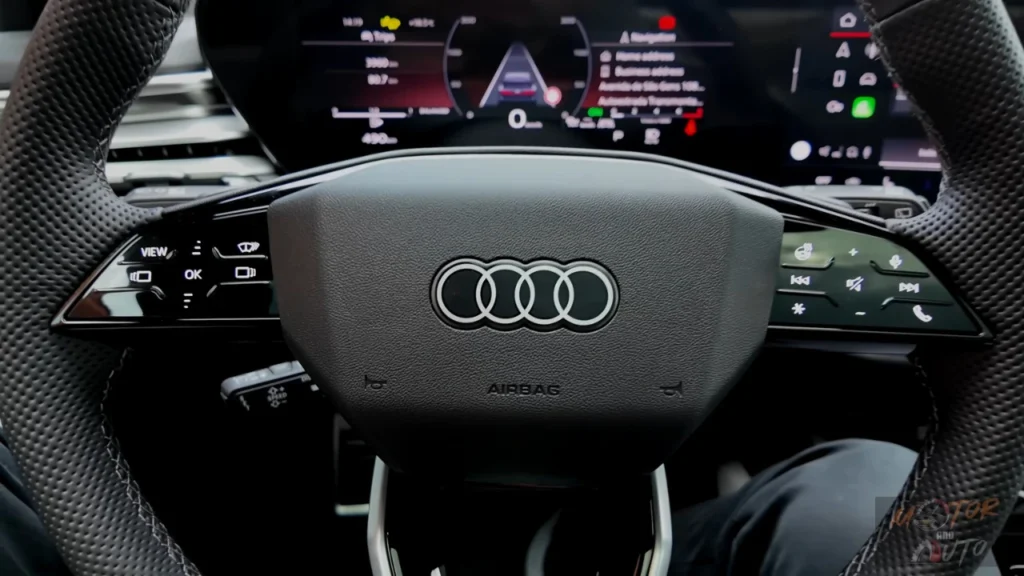 Gedetailleerd zicht op het stuurwiel van de 2026 Audi A6 met touch-gevoelige bedieningspanelen