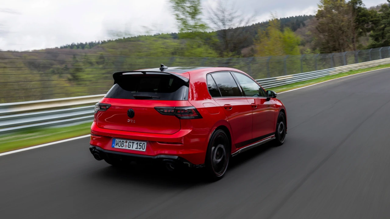 Golf GTI Edition 50 Achterprofiel Toont Exclusieve Ontwerp Elementen op Nürburgring