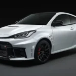 Toyota GR Yaris Aero Performance Driekwart Vooraanzicht in Wit