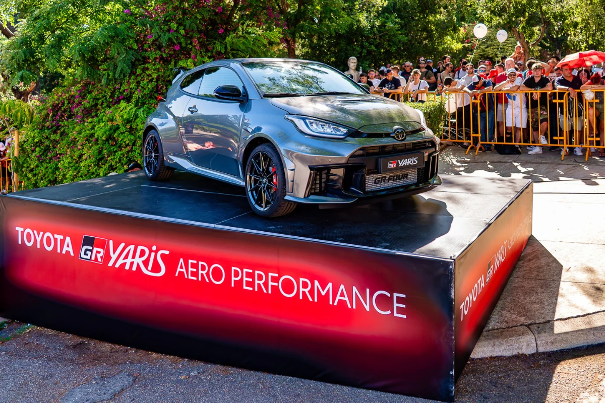 Toyota GR Yaris Aero Performance Trekt Rally Liefhebbers bij Griekenland Display