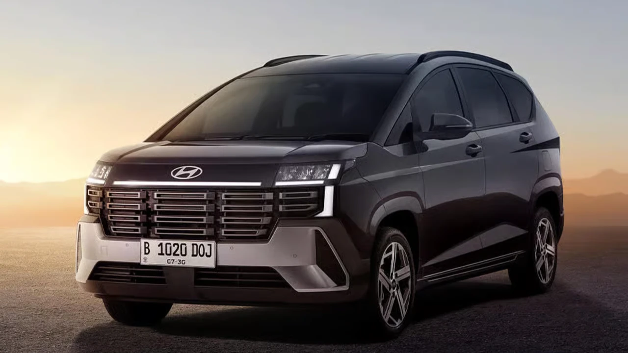 2025 Hyundai Stargazer Voorkant Driekwart Aanzicht - Gedurfd Hoekig Ontwerp