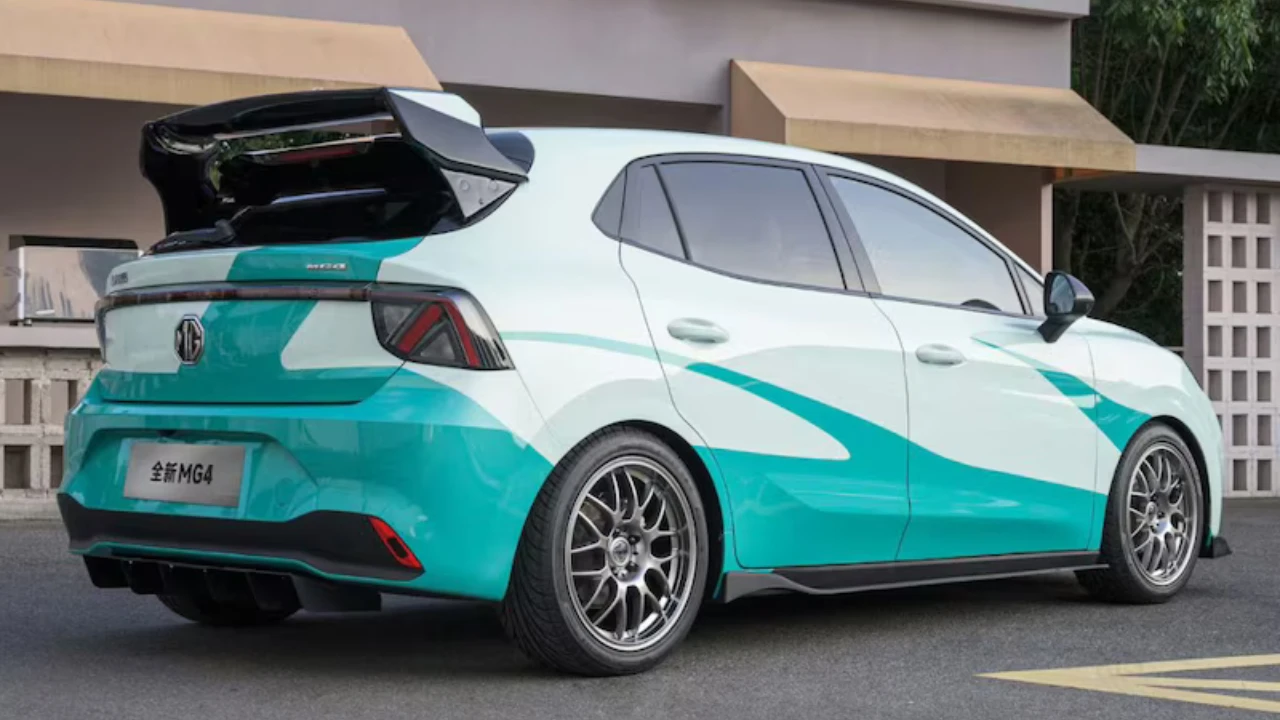 2025 MG 4 Electric Track Style Prestatiepakket met Achterspoiler