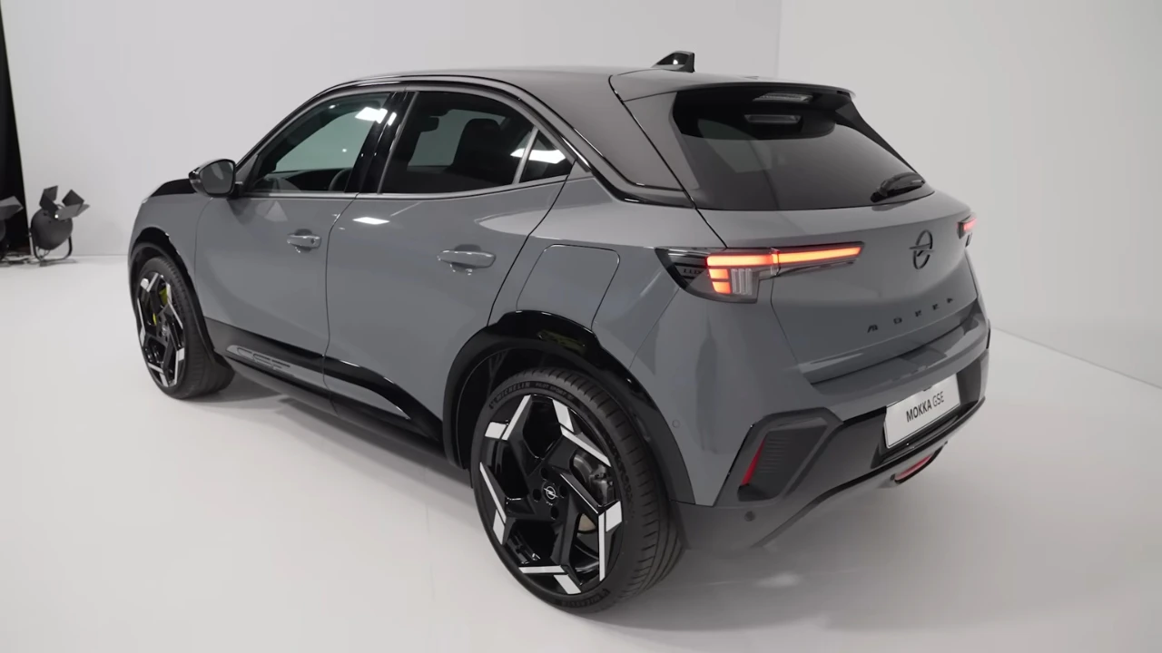 2025 Opel Mokka GSE Achter Ontwerp - Elektrische Performance Crossover Profiel