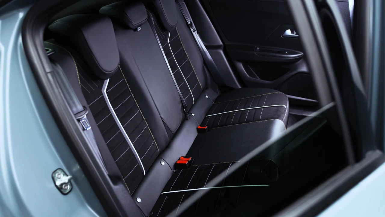 2025 Opel Mokka GSE Achterstoelen - Sport Ontwerp met Passagier Comfort