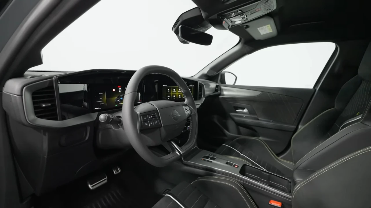 2025 Opel Mokka GSE Compleet Interieur - Performance-Georiënteerde Cockpit