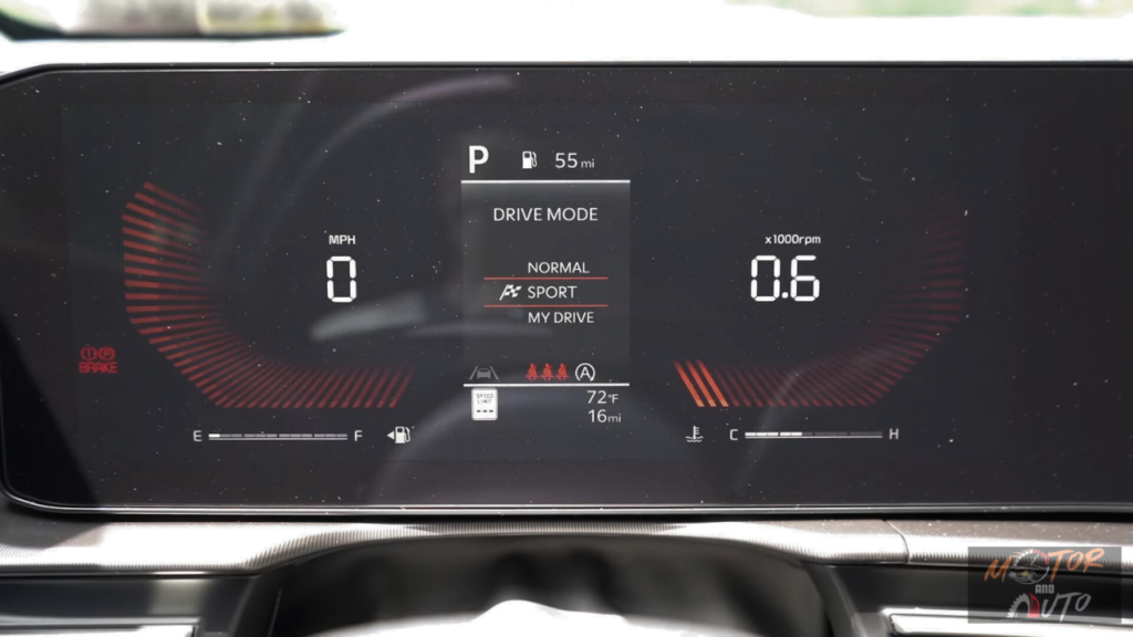 2026 Kia Sportage digitaal instrumentencluster met rijmodus selectie waarbij Sport modus is gemarkeerd, snelheidsmeter, toerenteller en brandstofmeter