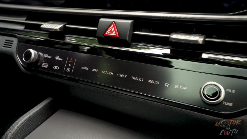 2026 Kia Sportage Media Control Touch Panel with Navigation and Radio