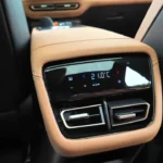 2026 Mazda 6e achterbank klimaatregeling touchscreen met 21,0°C temperatuur instelling met drie-zone klimaatsysteem bediening