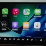 2026 Mazda 6e 14,6-inch touchscreen met Apple CarPlay interface met Duitse taal apps en naadloze smartphone integratie