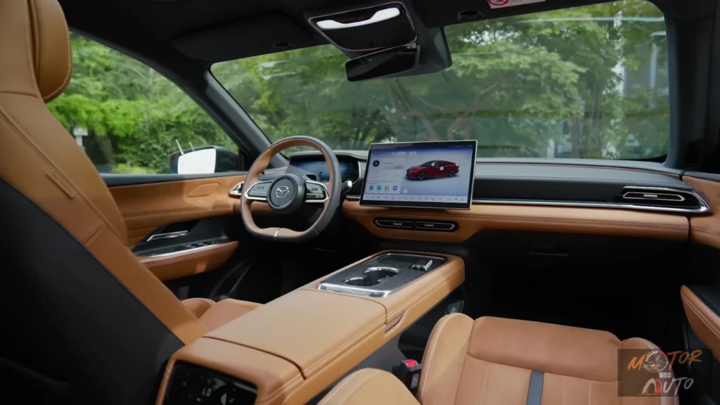 2026 Mazda 6e interieur zijaanzicht met premium tan lederen stoelen, verhoogde middenconsole, zwevend touchscreen display, en hoogwaardige cabinematerialen