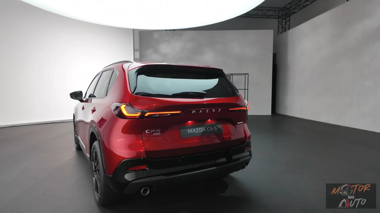 2026 Mazda CX-5 Achterhoek Zicht met Onderscheidende Achterlicht Ontwerp