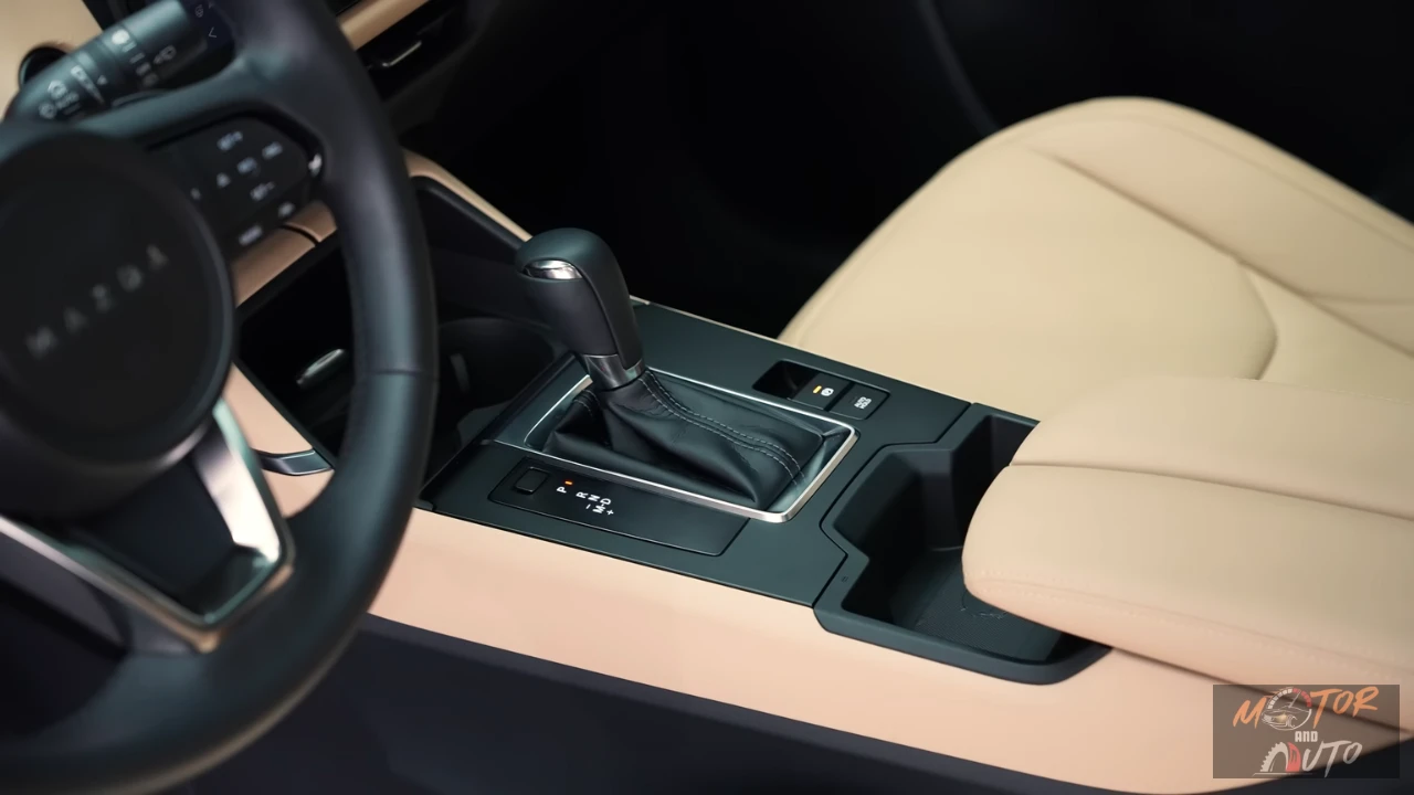 2026 Mazda CX-5 Traditionele Versnellingspook met Premium Afwerking