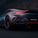 Aston Martin Vantage S Achterontwerp met Spoiler Over Volle Breedte