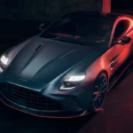 Aston Martin Vantage S Dynamisch Voor Driekwart Pose