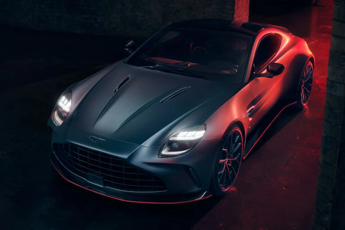 Aston Martin Vantage S Dynamisch Voor Driekwart Pose