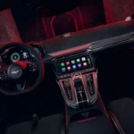 Aston Martin Vantage S Interieur met Apple CarPlay Integratie