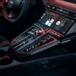 Aston Martin Vantage S Luxueus Interieur met Geavanceerd Infotainment
