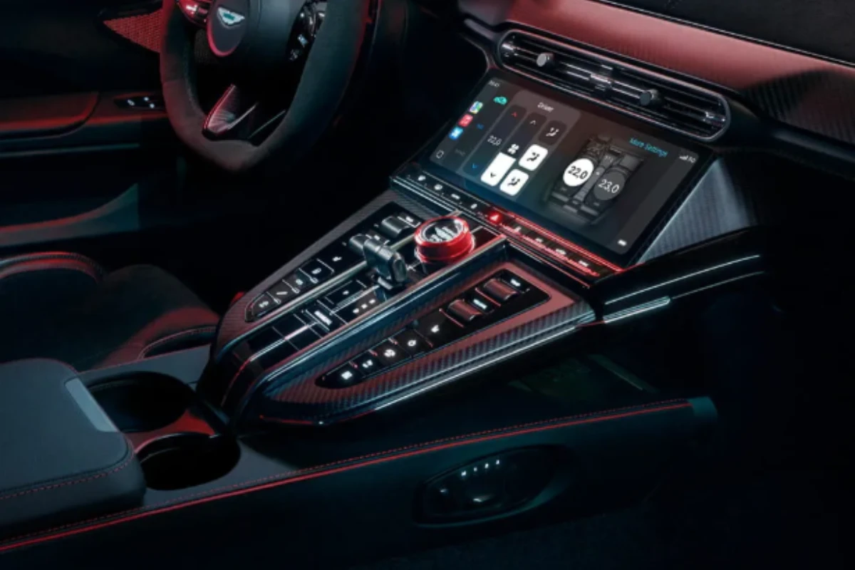 Aston Martin Vantage S Luxueus Interieur met Geavanceerd Infotainment