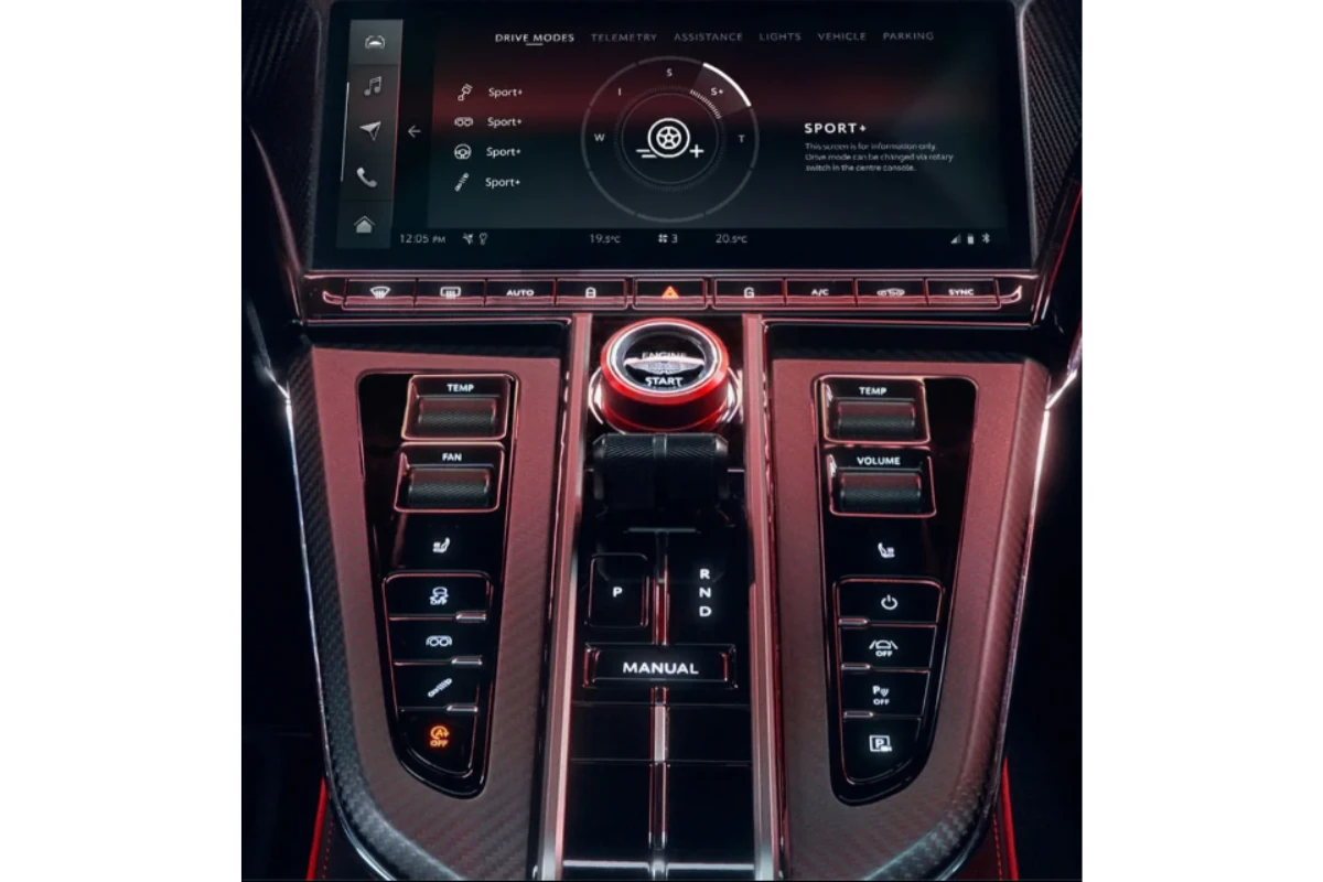 Aston Martin Vantage S Middenconsole met Sport+ Rijmodus Display
