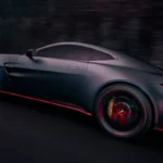 Aston Martin Vantage S Zijaanzicht met Atletische Proporties