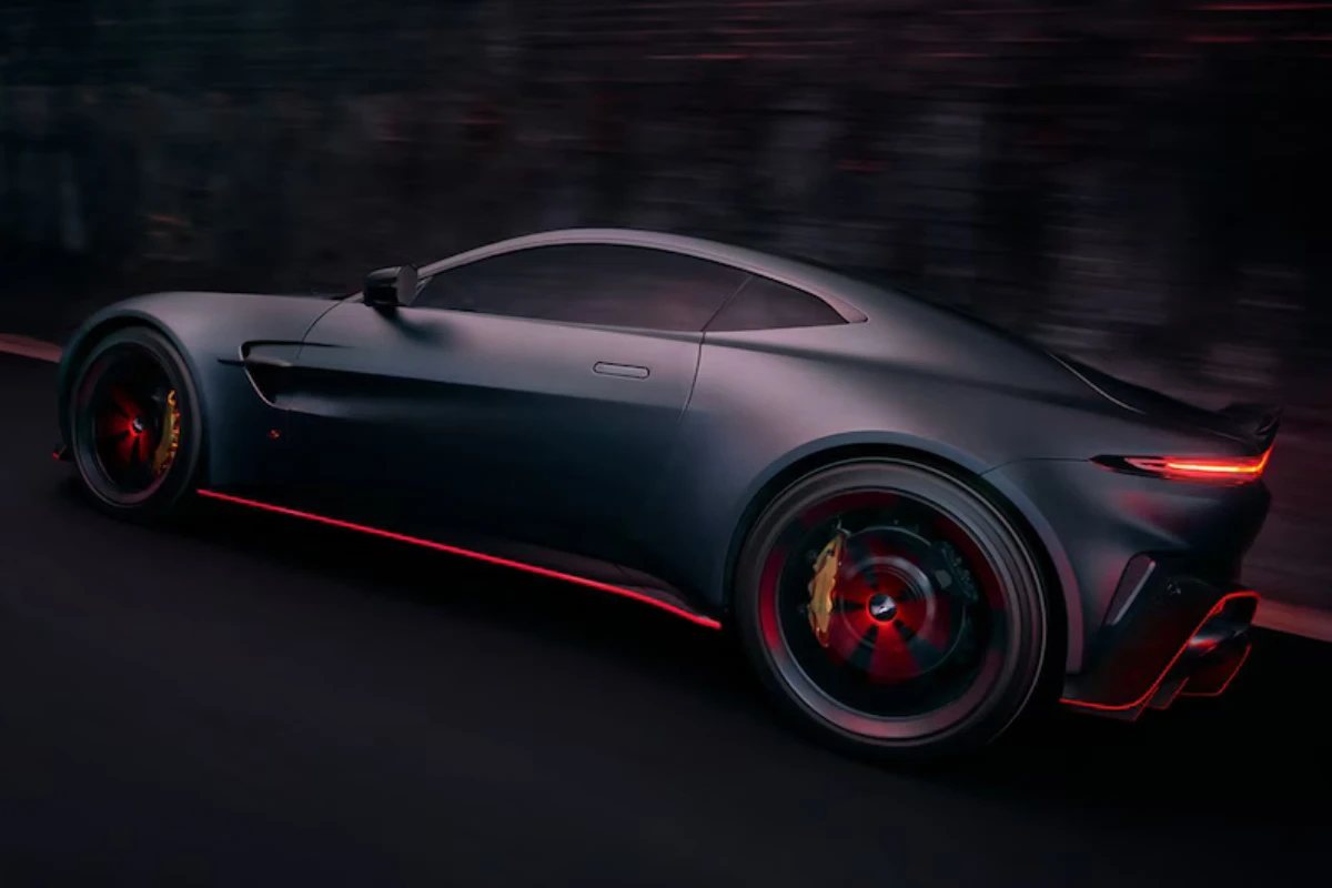 Aston Martin Vantage S Zijaanzicht met Atletische Proporties