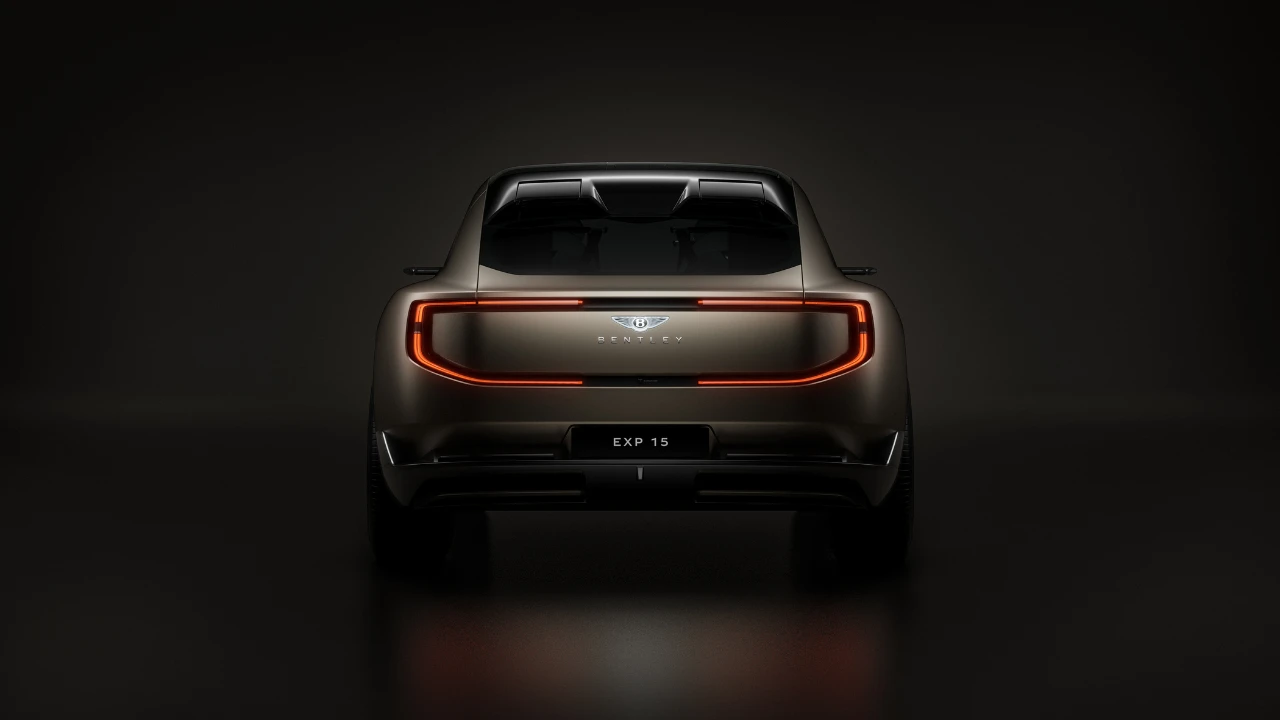 Bentley EXP 15 Achteraanzicht met Kenmerkende Diamant Patroon Achterlichten