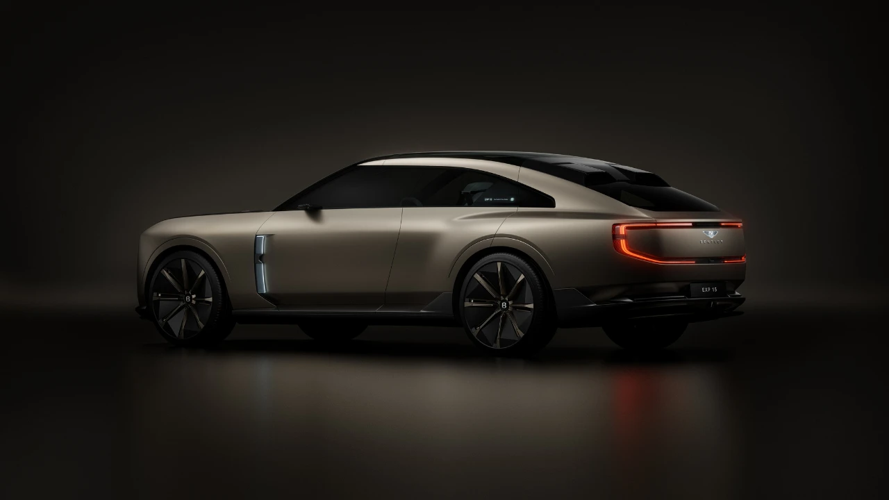 Bentley EXP 15 Drie-Kwart Achter Profiel met Fastback Ontwerp