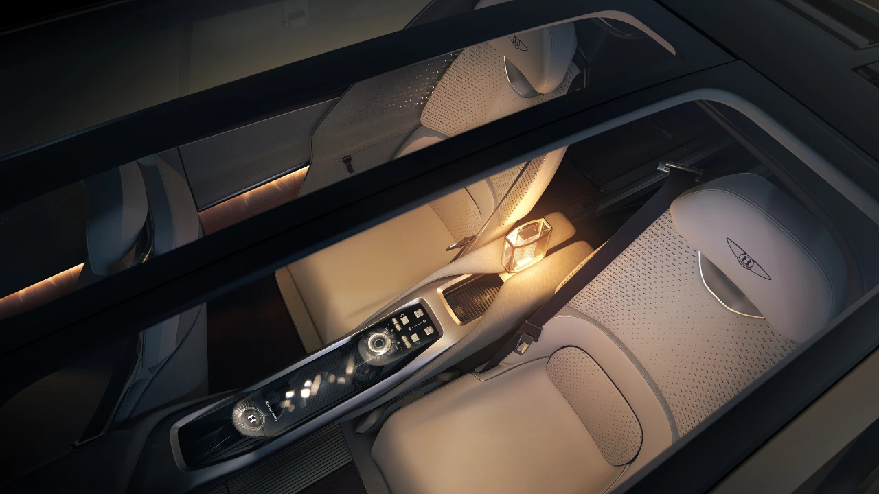 Bentley EXP 15 Revolutionair Vleugelvormig Dashboard Ontwerp