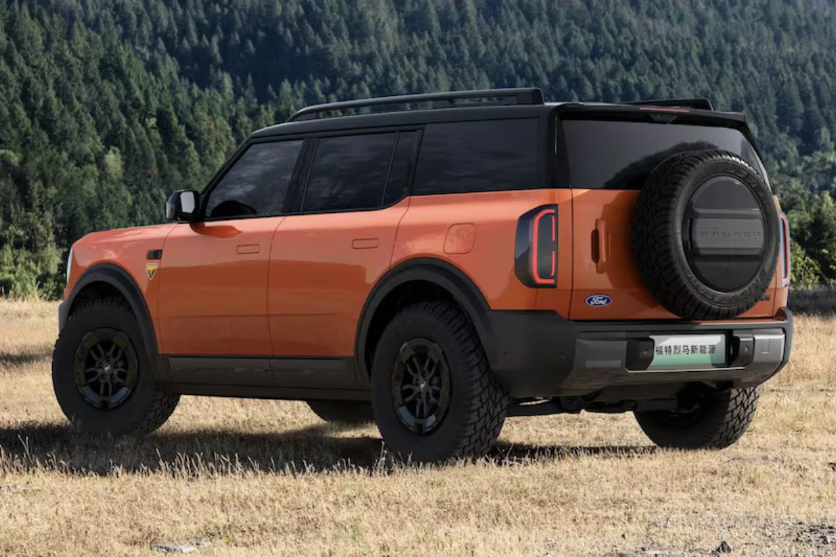 Ford Bronco New Energy Badlands Uitvoering in Koper Oranje Kleur