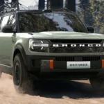 Ford Bronco New Energy Elektrische SUV in Off-Road Actiebeeld