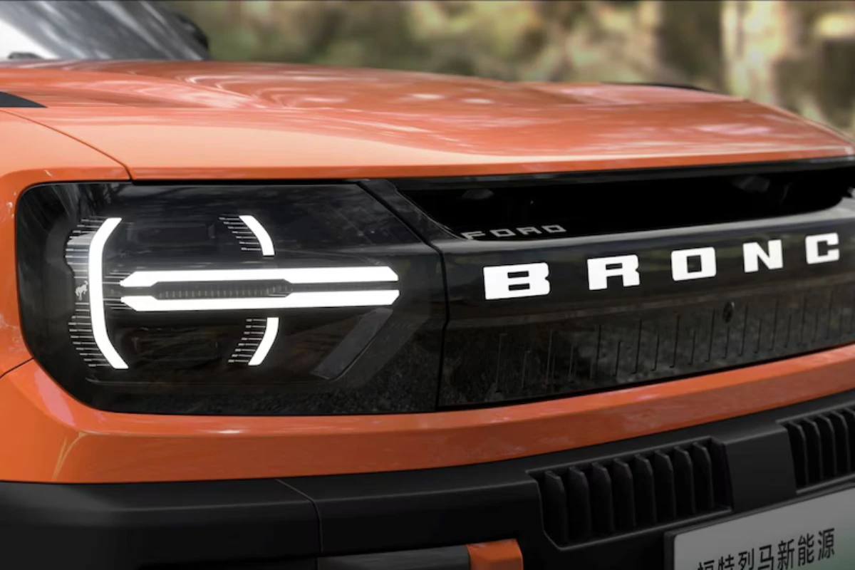 Ford Bronco New Energy Voorgrill en BRONCO Letters Detail